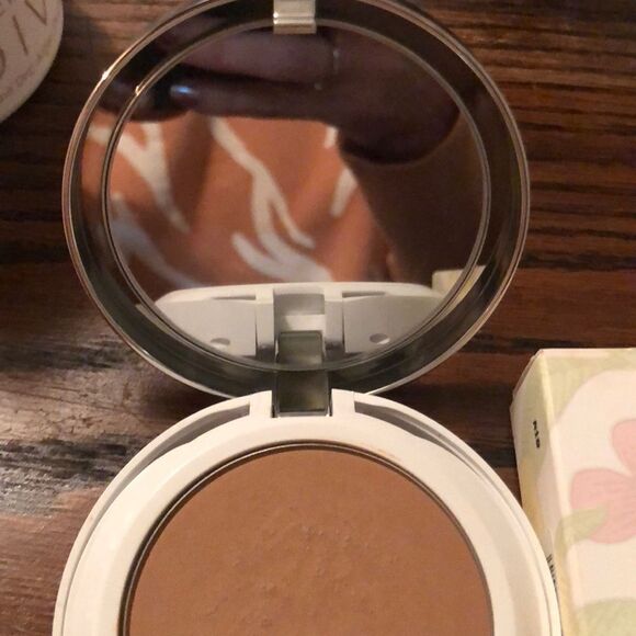 Clinique Beyond Perfecting powder foundation + concealer in one - Picture 3 of 3